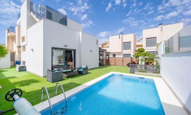 Sale - Detached Villa -
Torrevieja - Torrevieja - Centre