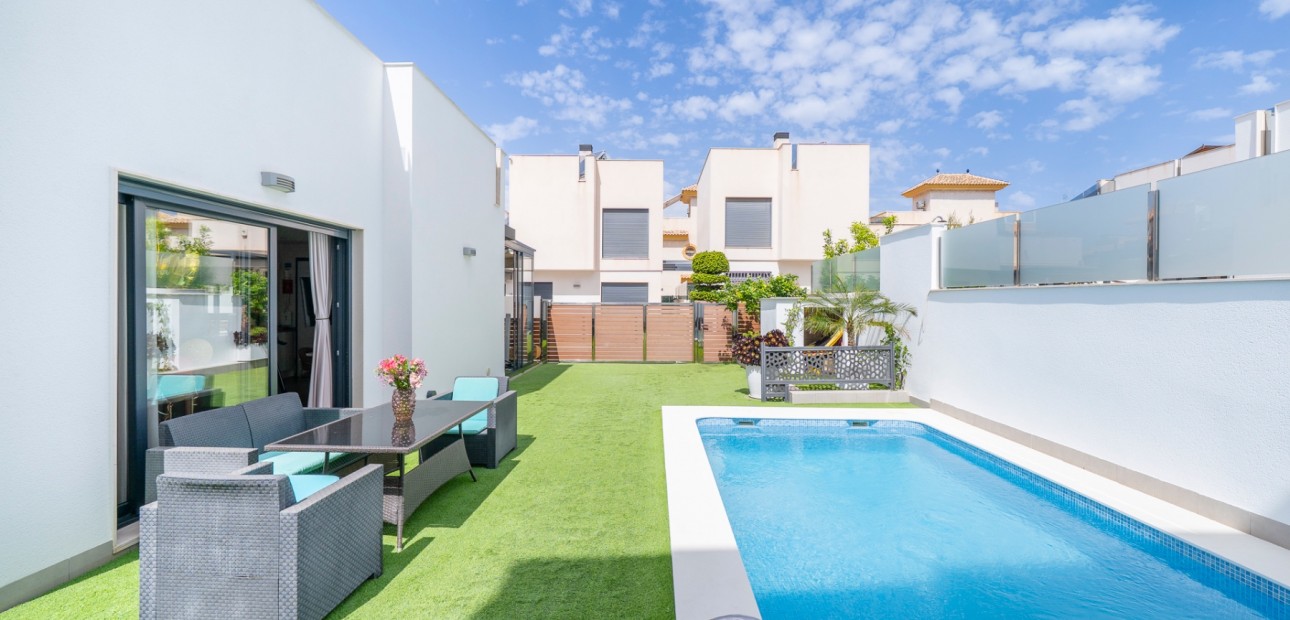 Sale - Detached Villa -
Torrevieja - Torrevieja - Centre