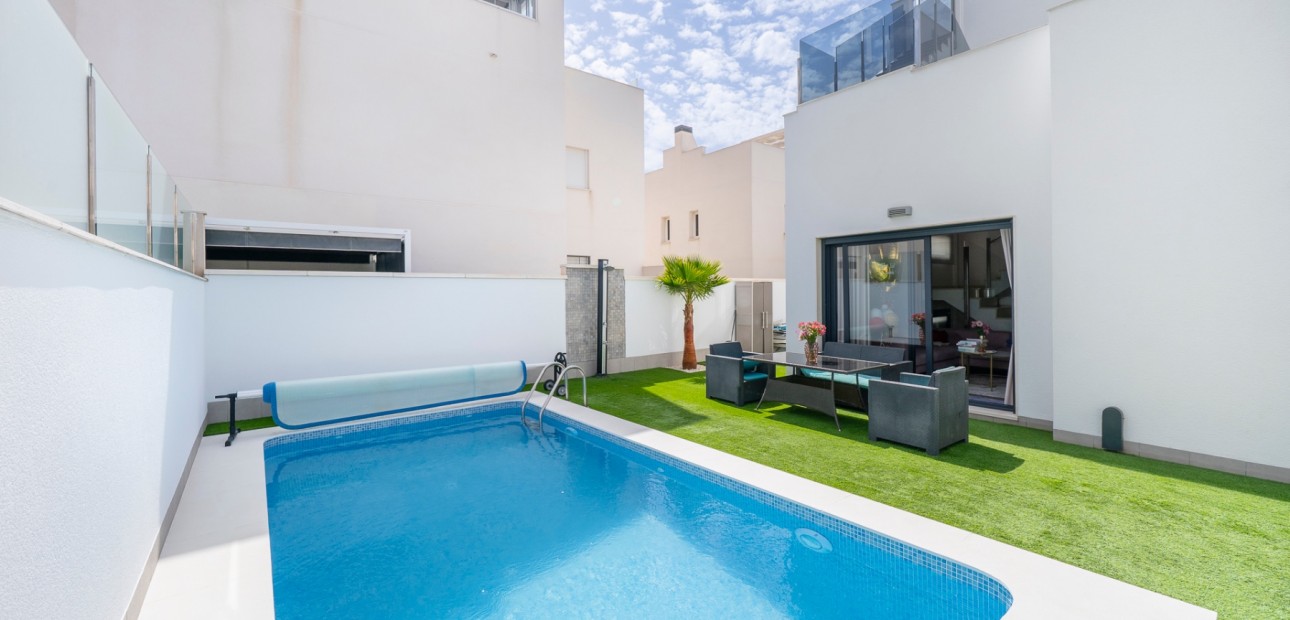 Sale - Detached Villa -
Torrevieja - Torrevieja - Centre