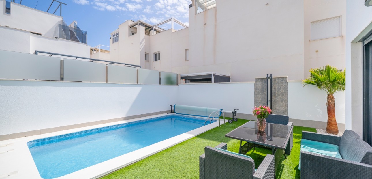 Sale - Detached Villa -
Torrevieja - Torrevieja - Centre