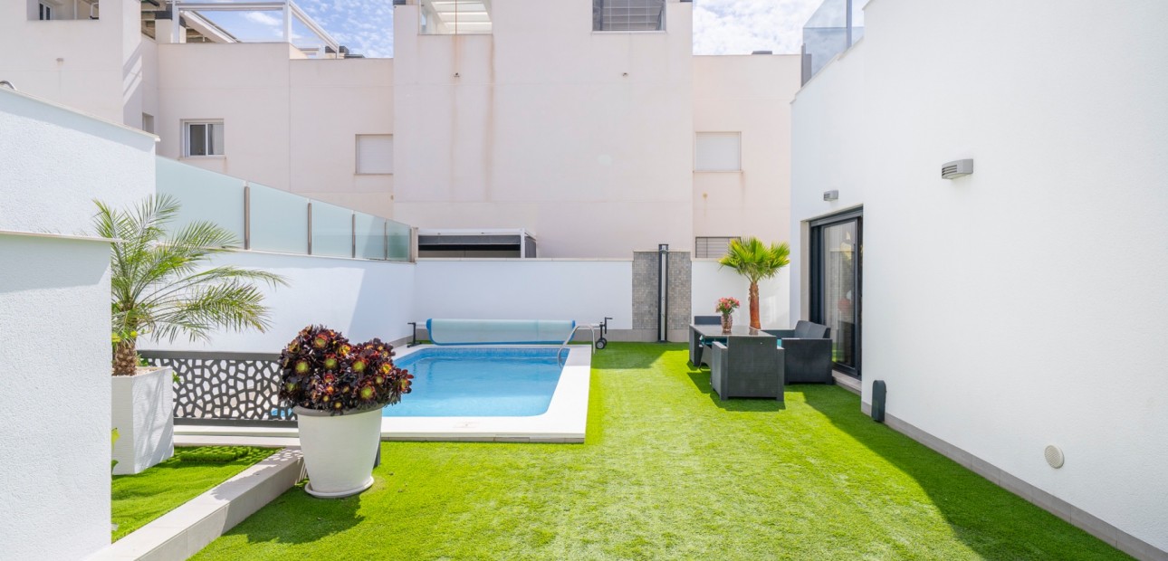Sale - Detached Villa -
Torrevieja - Torrevieja - Centre