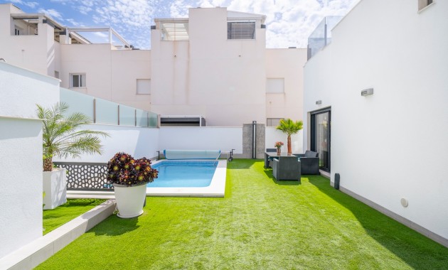 Sale - Detached Villa -
Torrevieja - Torrevieja - Centre