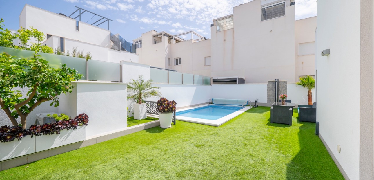 Sale - Detached Villa -
Torrevieja - Torrevieja - Centre