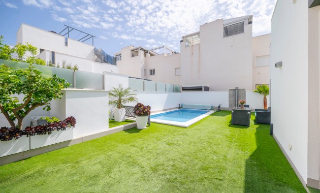 Sale - Detached Villa -
Torrevieja - Torrevieja - Centre