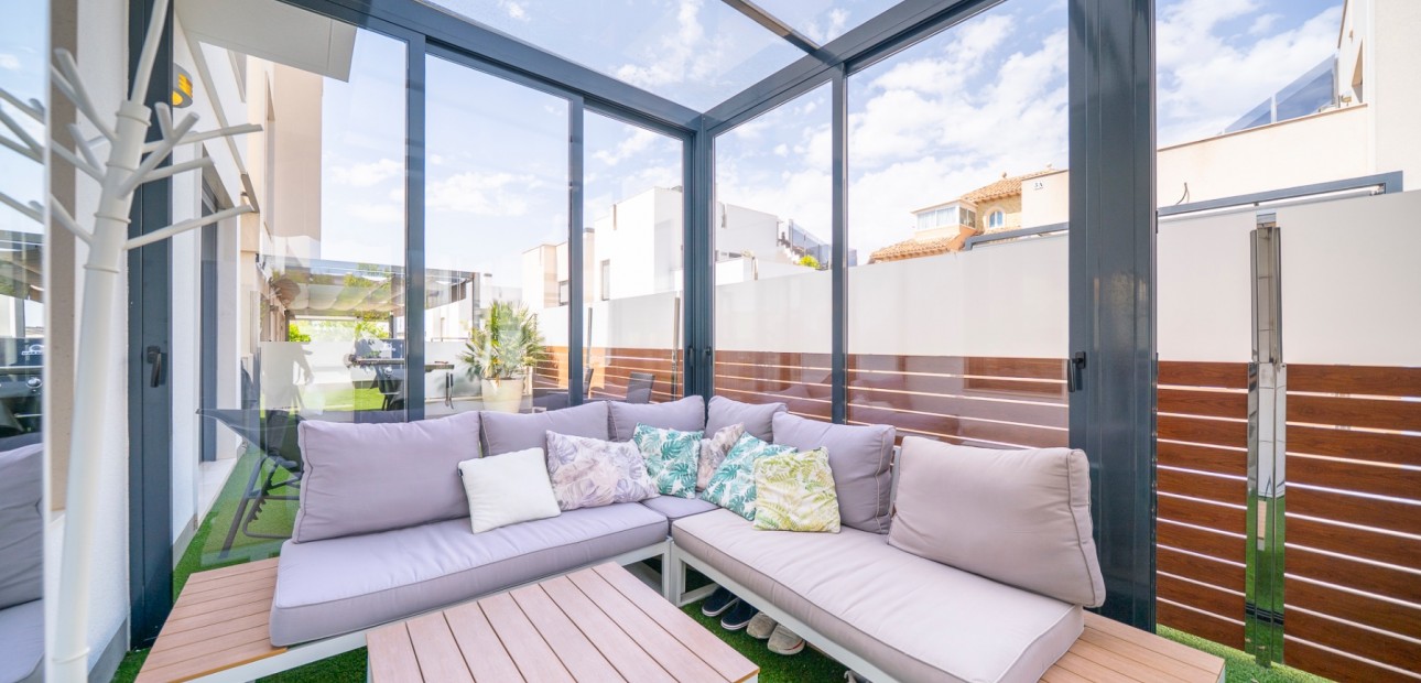 Sale - Detached Villa -
Torrevieja - Torrevieja - Centre