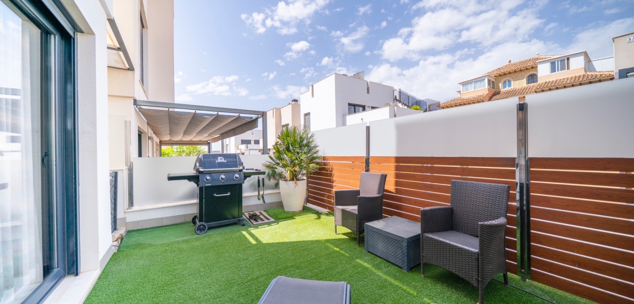 Sale - Detached Villa -
Torrevieja - Torrevieja - Centre