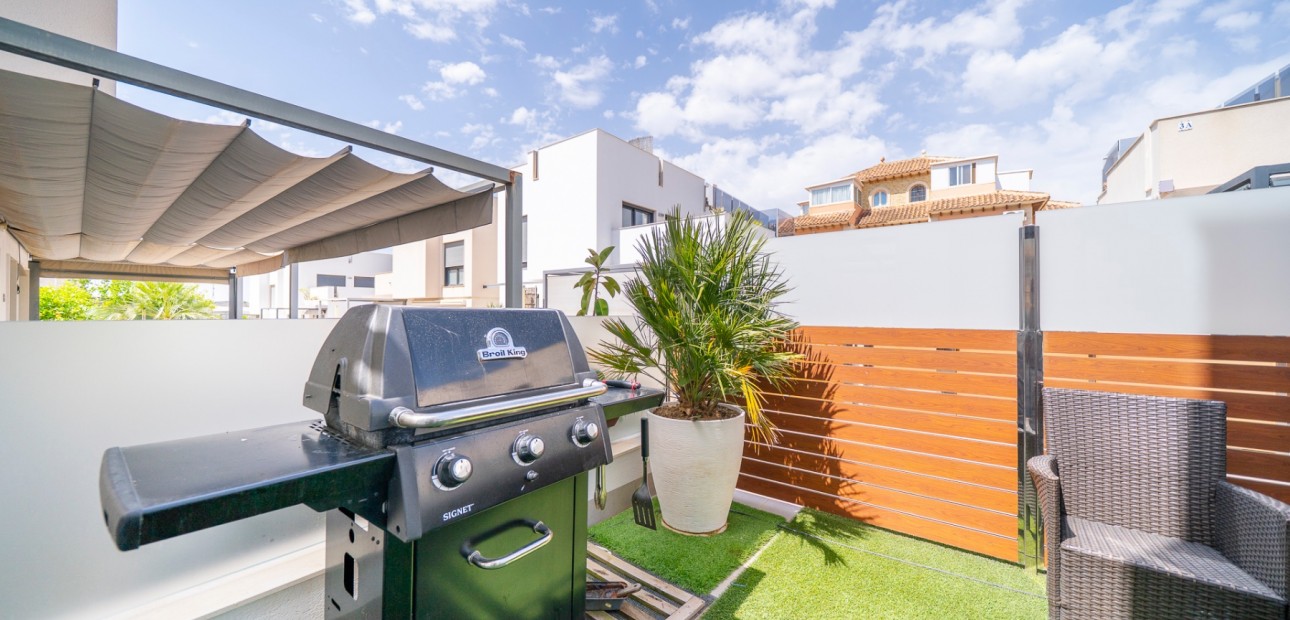 Sale - Detached Villa -
Torrevieja - Torrevieja - Centre