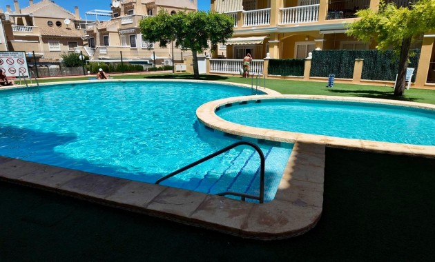 Sale - Apartment / flat -
Torrevieja - Torreblanca