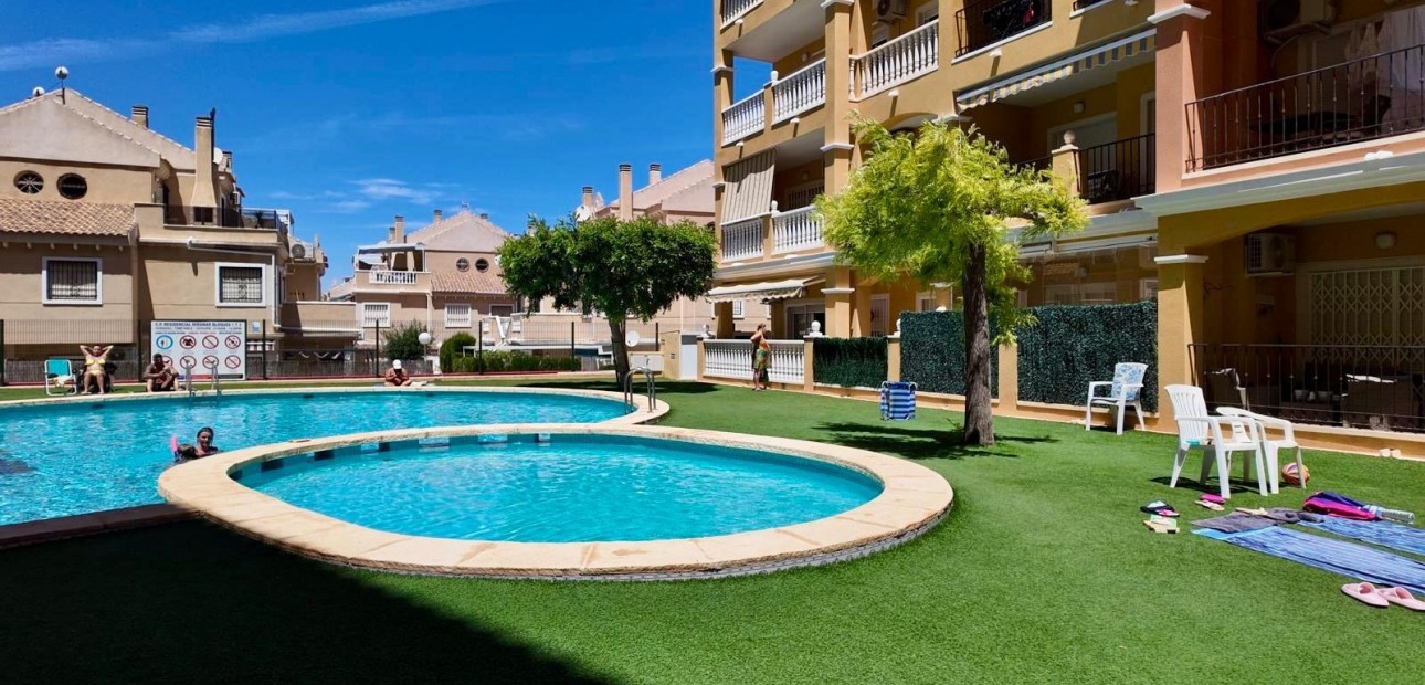 Sale - Apartment / flat -
Torrevieja - Torreblanca