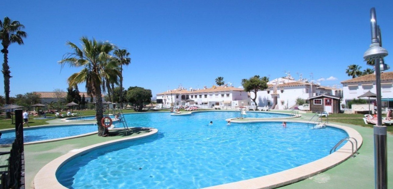 Sale - Bungalow -
Torrevieja - Los Balcones - Los Altos del Edén