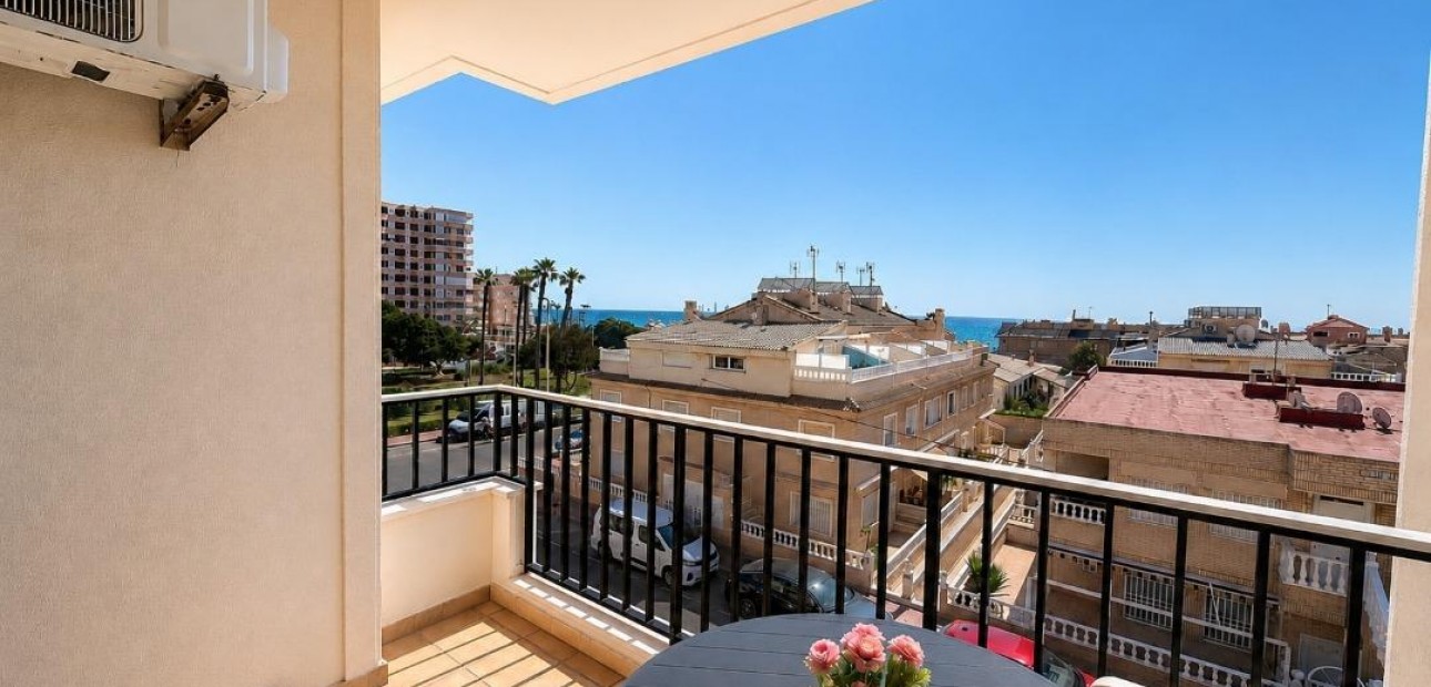 Sale - Apartment / flat -
Torrevieja - La Mata pueblo