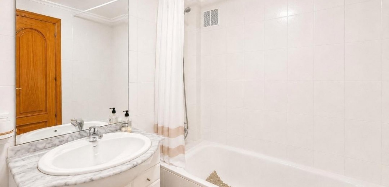 Sale - Apartment / flat -
Torrevieja - La Mata pueblo