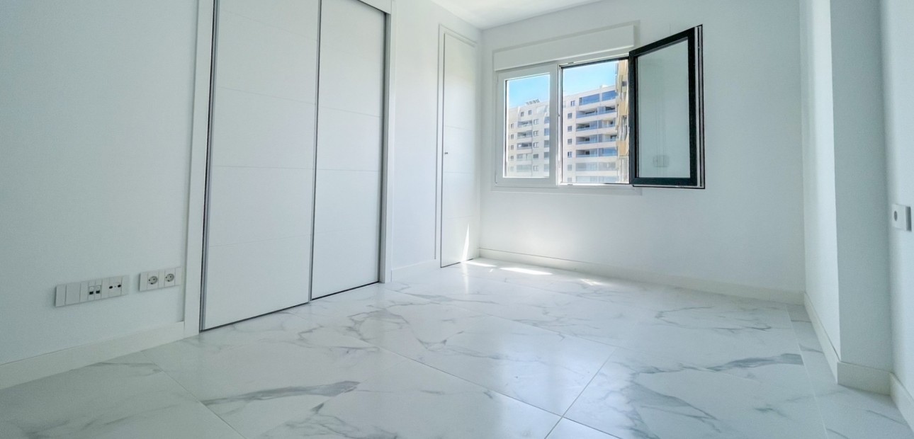 Sale - Apartment / flat -
Orihuela Costa - Punta Prima