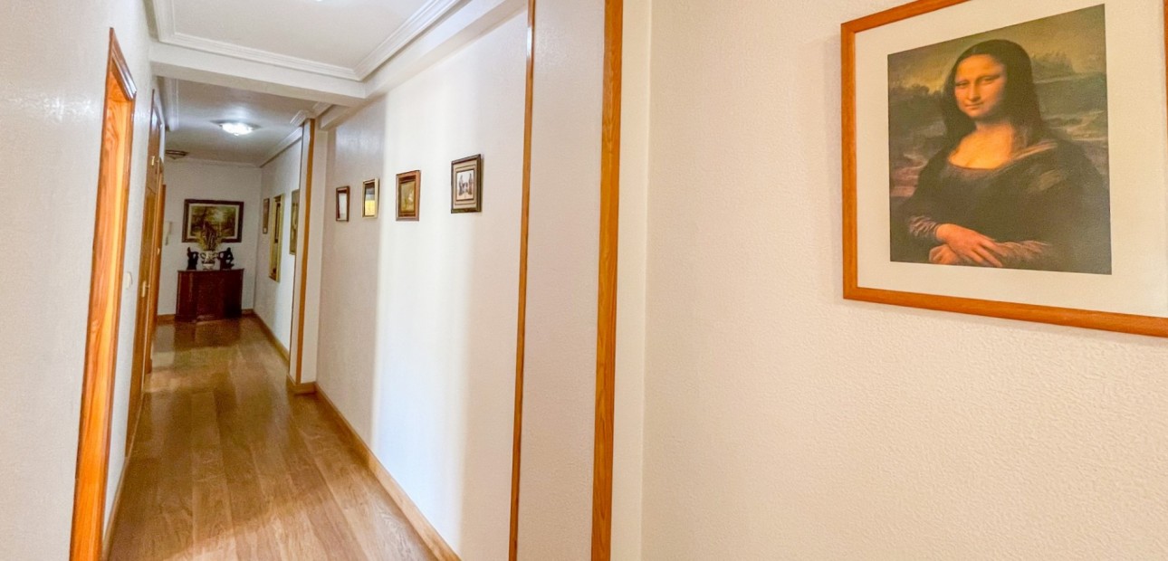 Sale - Apartment / flat -
Torrevieja - Playa Acequion