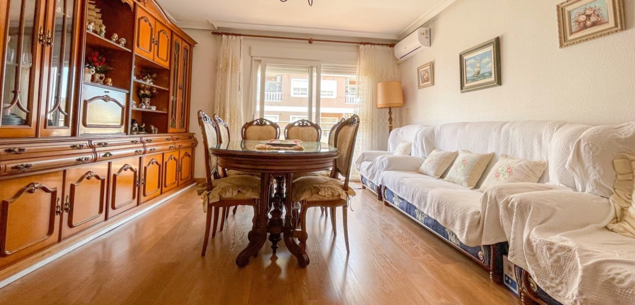 Sale - Apartment / flat -
Torrevieja - Playa Acequion