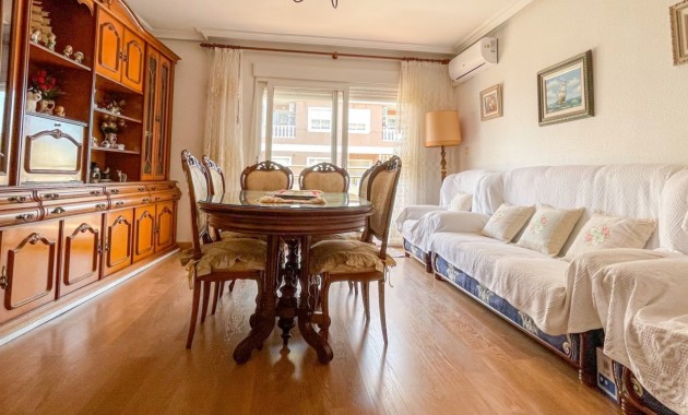 Sale - Apartment / flat -
Torrevieja - Playa Acequion