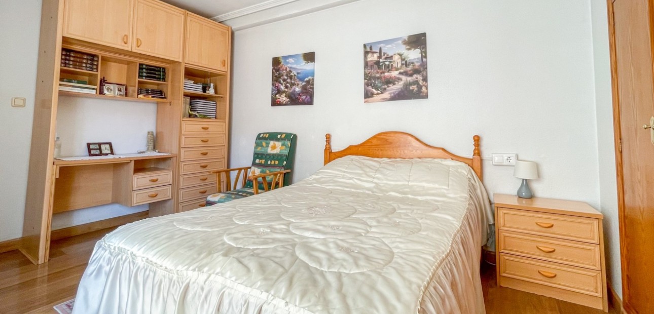 Sale - Apartment / flat -
Torrevieja - Playa Acequion