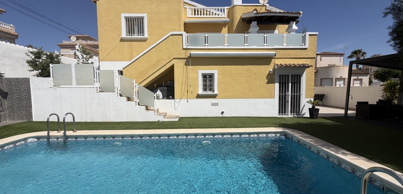 Sale - Detached Villa -
Orihuela Costa - Villamartin