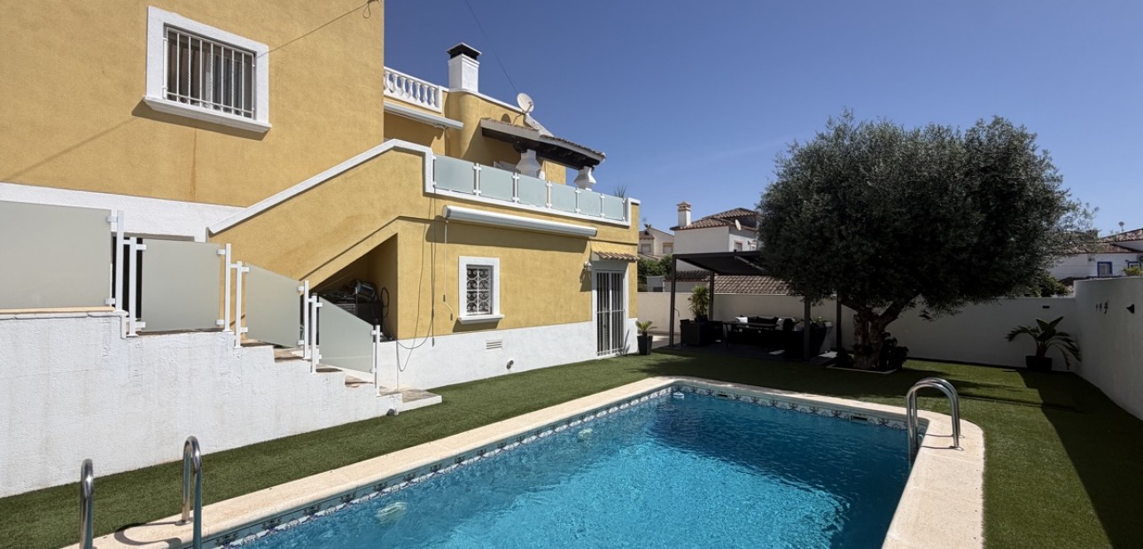 Sale - Detached Villa -
Orihuela Costa - Villamartin