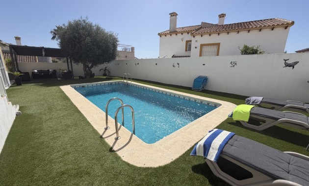 Sale - Detached Villa -
Orihuela Costa - Villamartin
