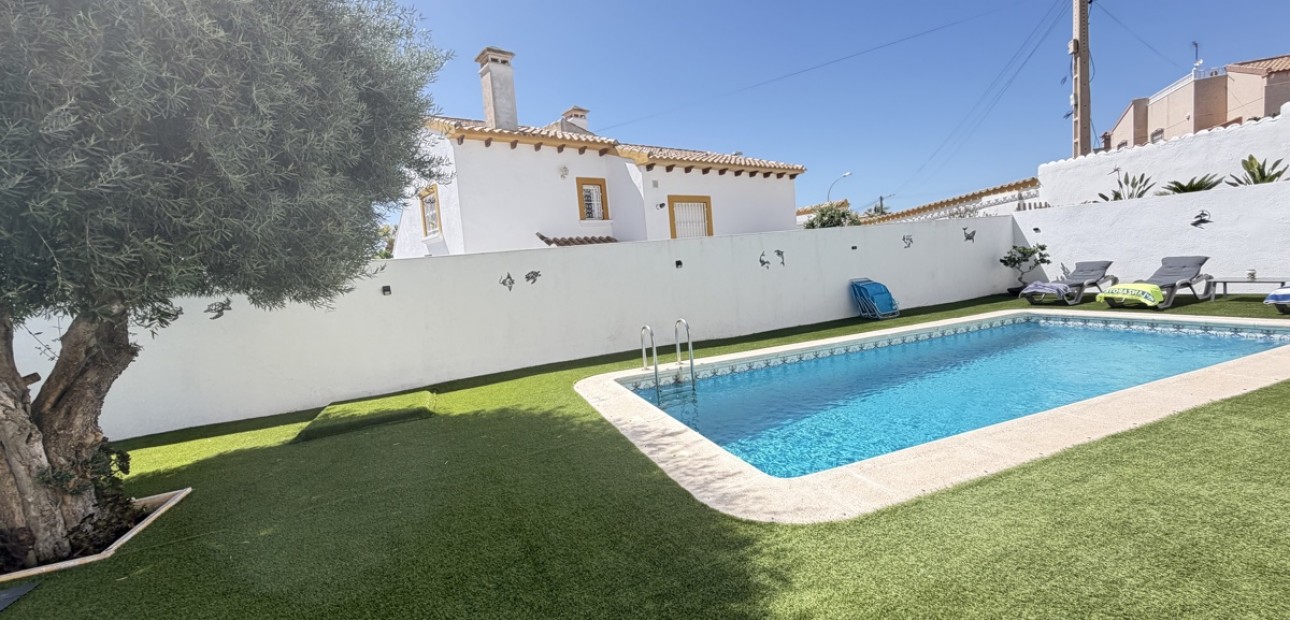 Sale - Detached Villa -
Orihuela Costa - Villamartin