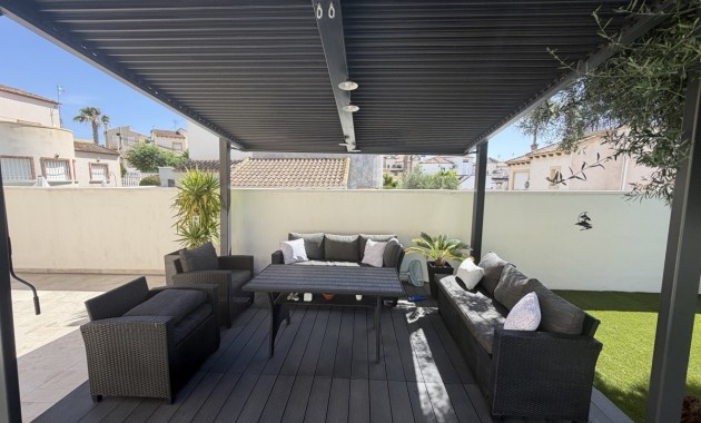 Sale - Detached Villa -
Orihuela Costa - Villamartin