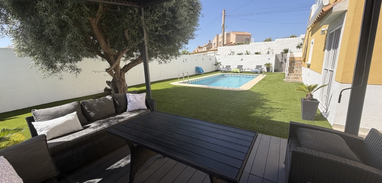 Sale - Detached Villa -
Orihuela Costa - Villamartin