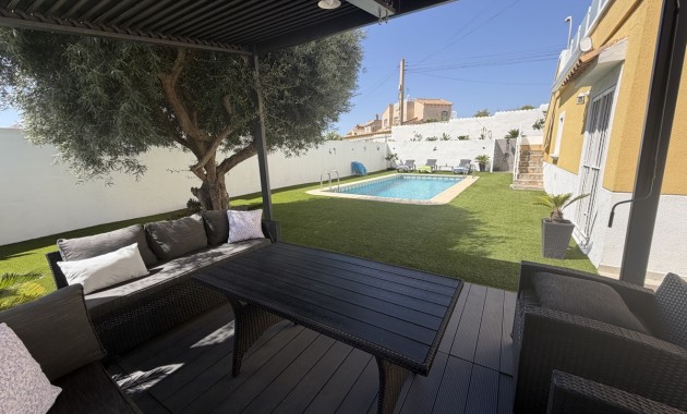 Sale - Detached Villa -
Orihuela Costa - Villamartin