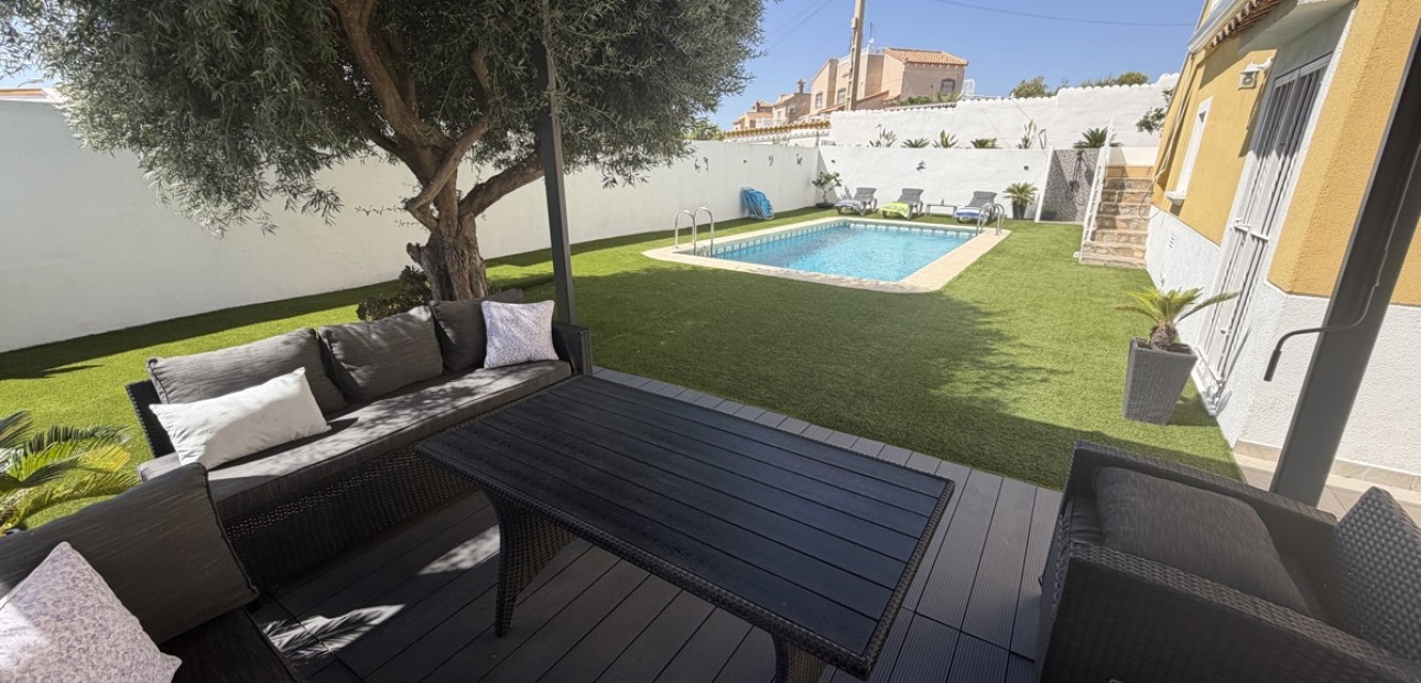 Sale - Detached Villa -
Orihuela Costa - Villamartin