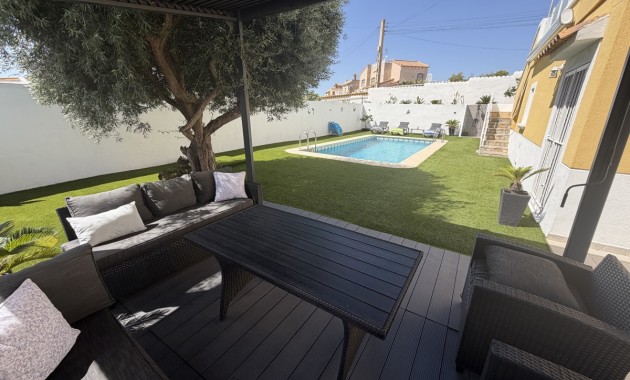 Sale - Detached Villa -
Orihuela Costa - Villamartin
