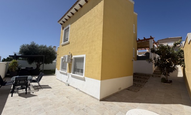 Sale - Detached Villa -
Orihuela Costa - Villamartin