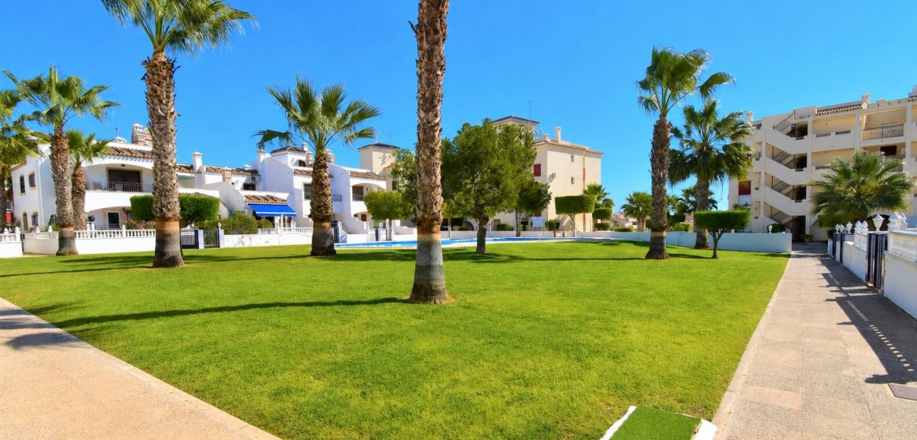 Sale - Apartment / flat -
Orihuela Costa - Playa Flamenca
