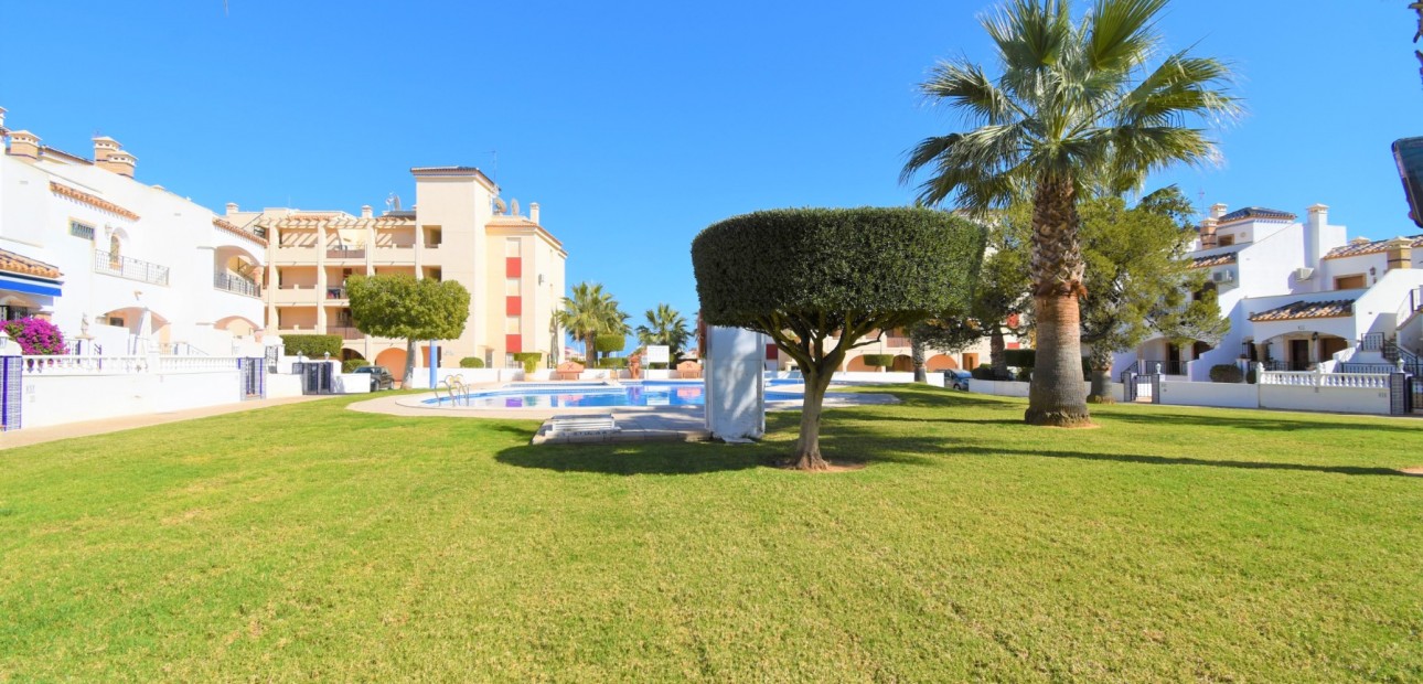 Sale - Apartment / flat -
Orihuela Costa - Playa Flamenca