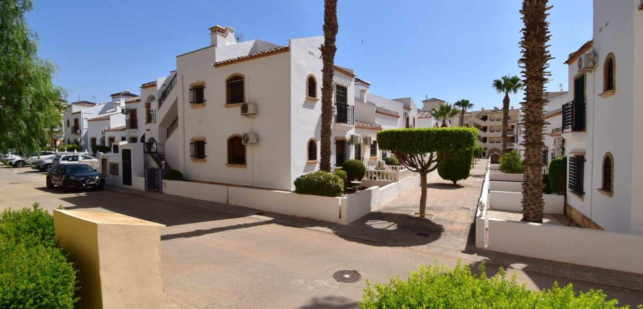 Sale - Apartment / flat -
Orihuela Costa - Playa Flamenca