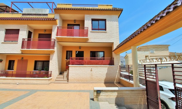 Sale - Townhouse -
Orihuela - Los Desamparados