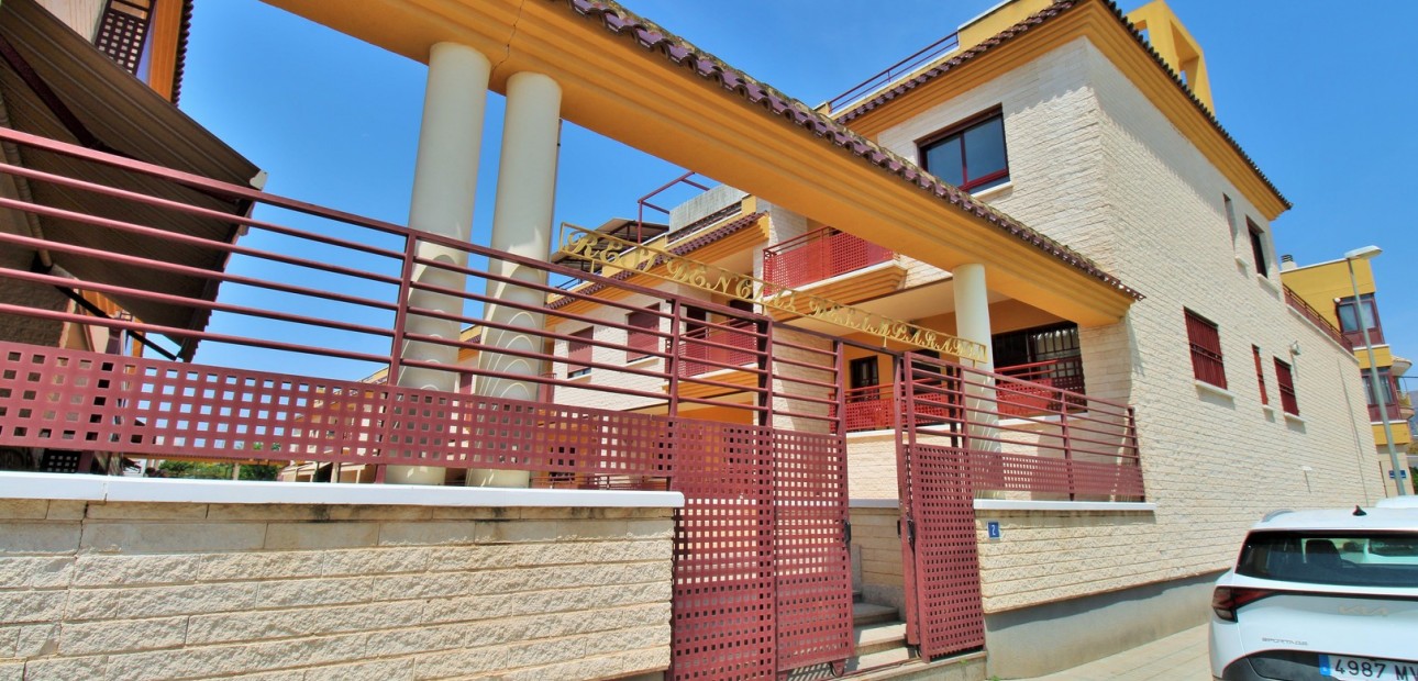 Sale - Townhouse -
Orihuela - Los Desamparados