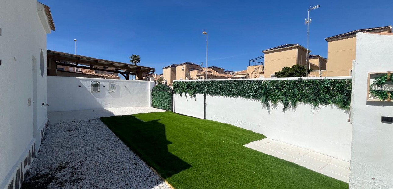 Sale - Quad Villa -
Orihuela Costa - Punta Prima