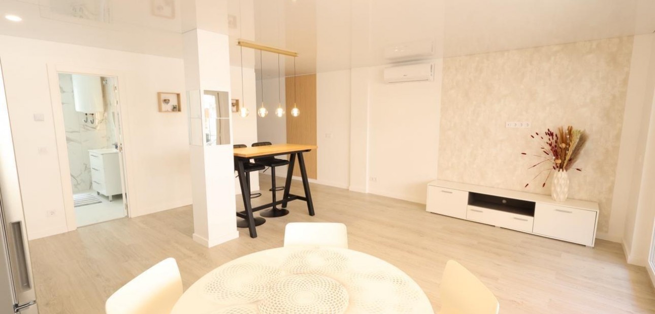Sale - Apartment / flat -
Torrevieja - Acequion