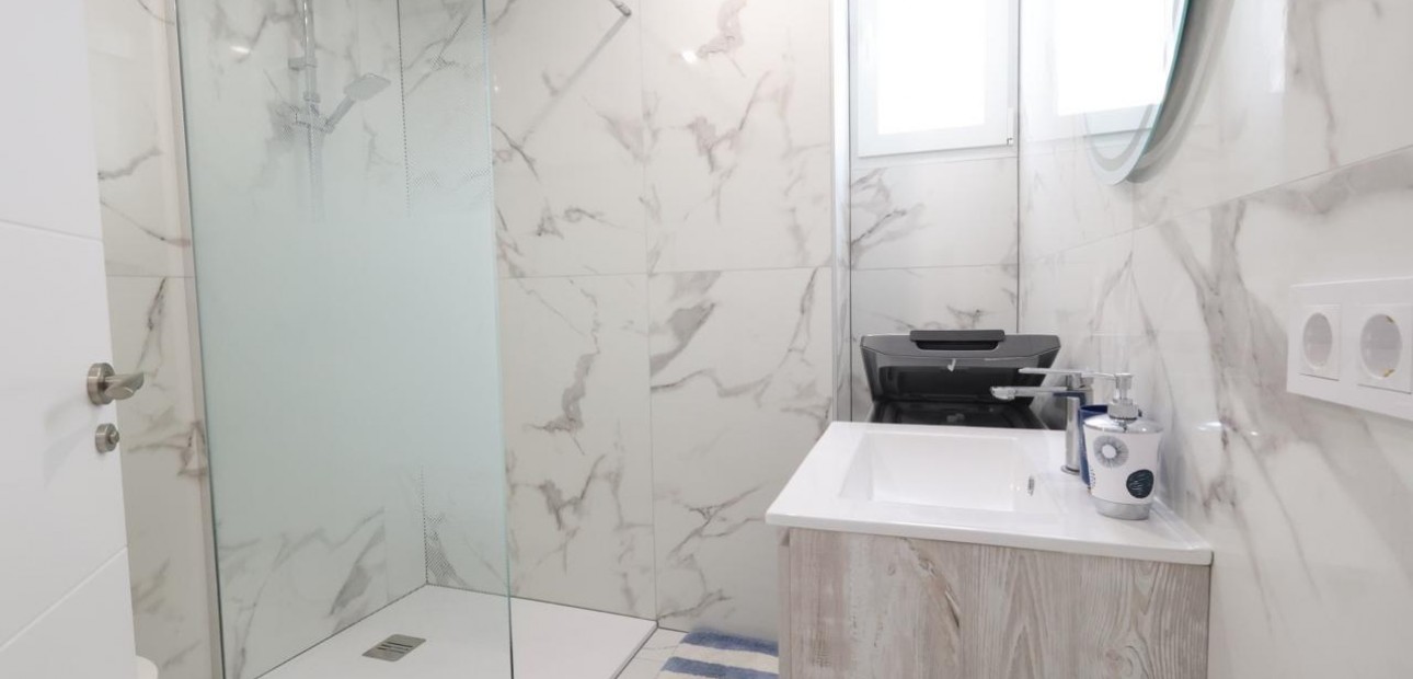 Sale - Apartment / flat -
Torrevieja - Acequion