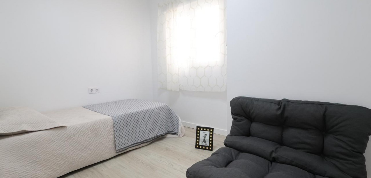Sale - Apartment / flat -
Torrevieja - Acequion