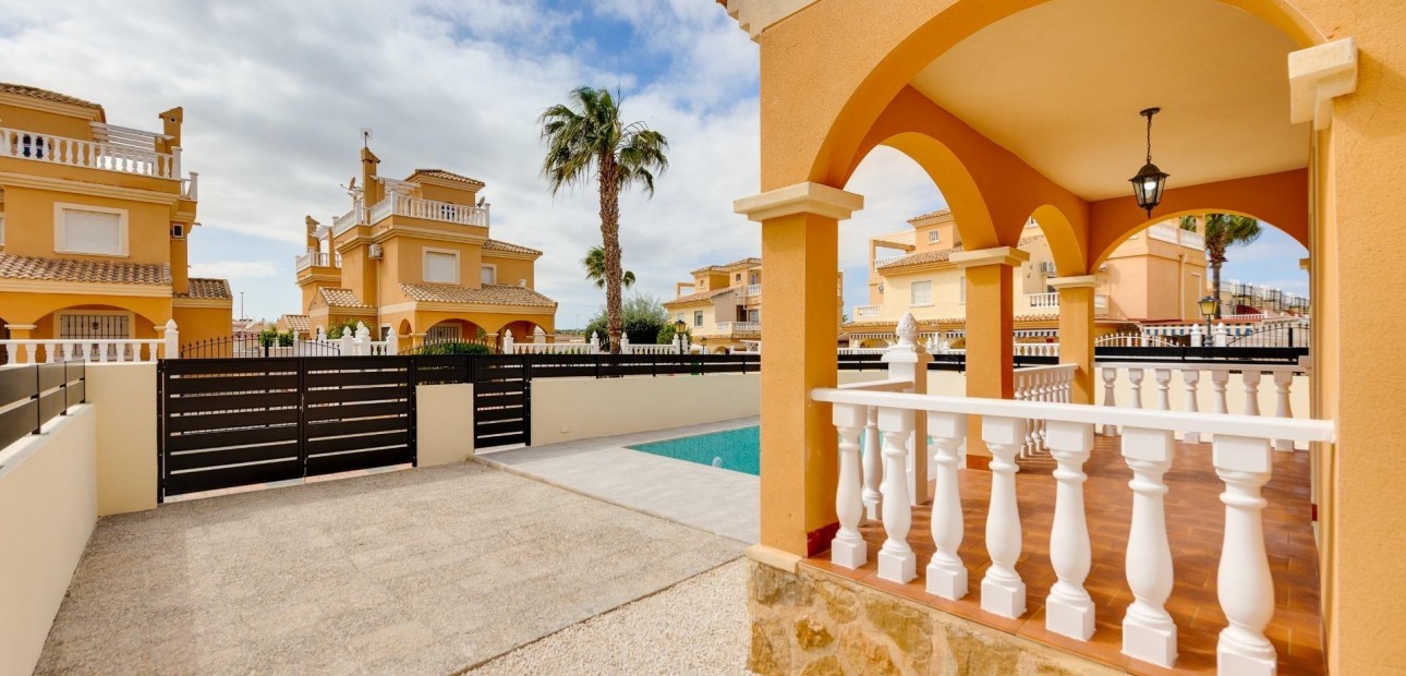 Sale - Villa -
Algorfa - Costa blanca sur
