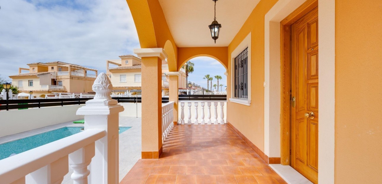 Sale - Villa -
Algorfa - Costa blanca sur