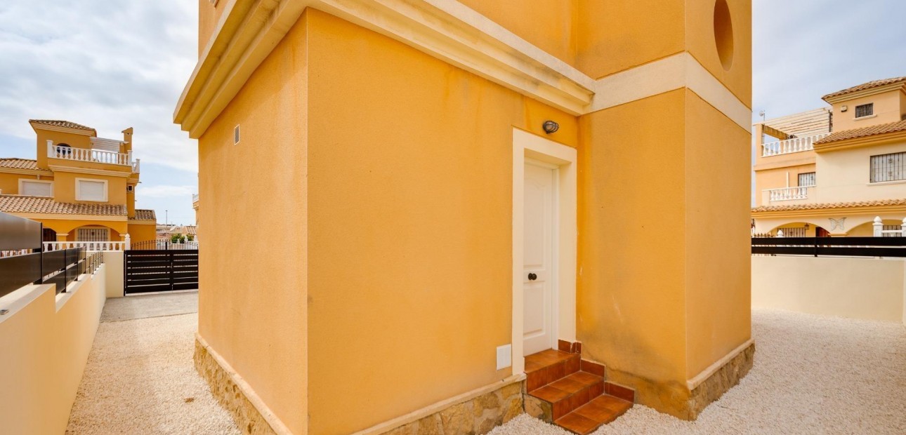 Sale - Villa -
Algorfa - Costa blanca sur