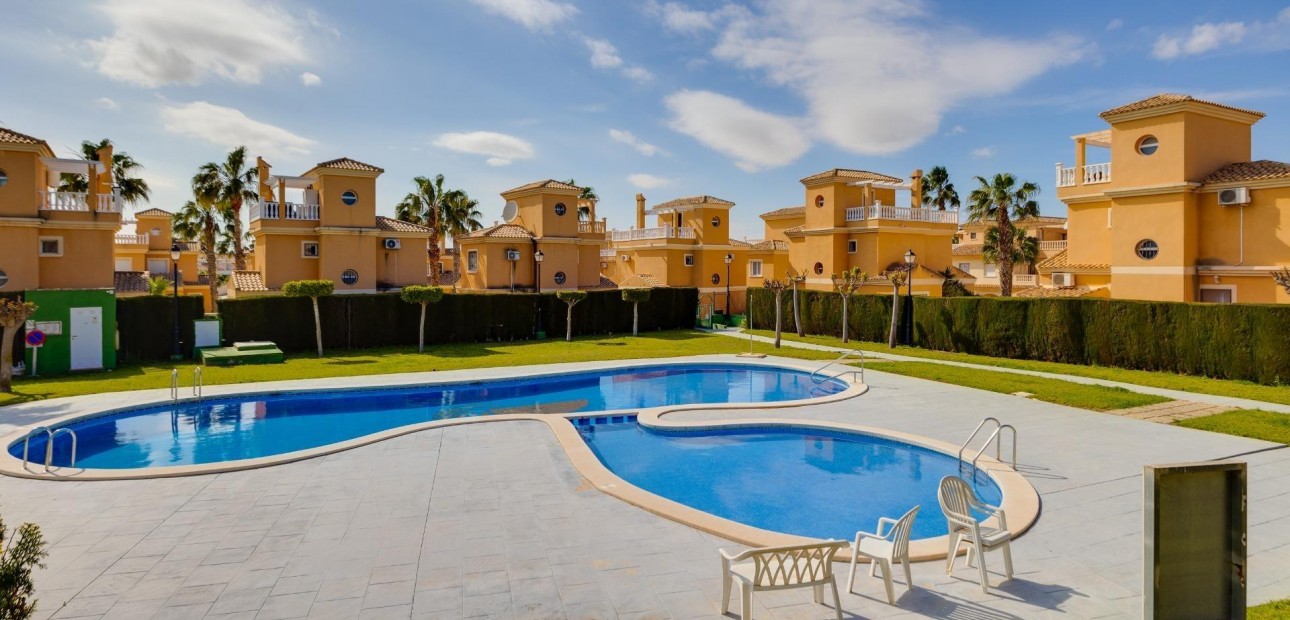 Sale - Villa -
Algorfa - Costa blanca sur
