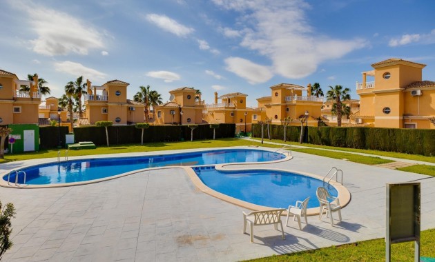 Sale - Villa -
Algorfa - Costa blanca sur