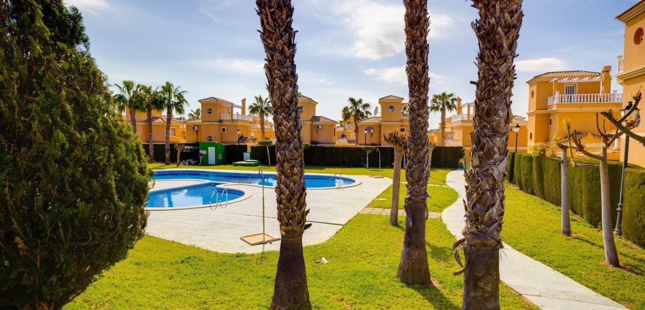 Sale - Villa -
Algorfa - Costa blanca sur