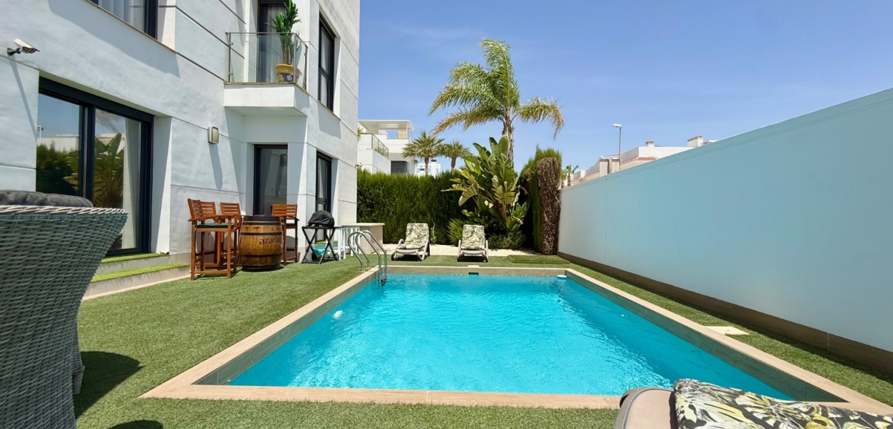 Sale - Detached Villa -
Ciudad Quesada - Ciudad Quesada - Town