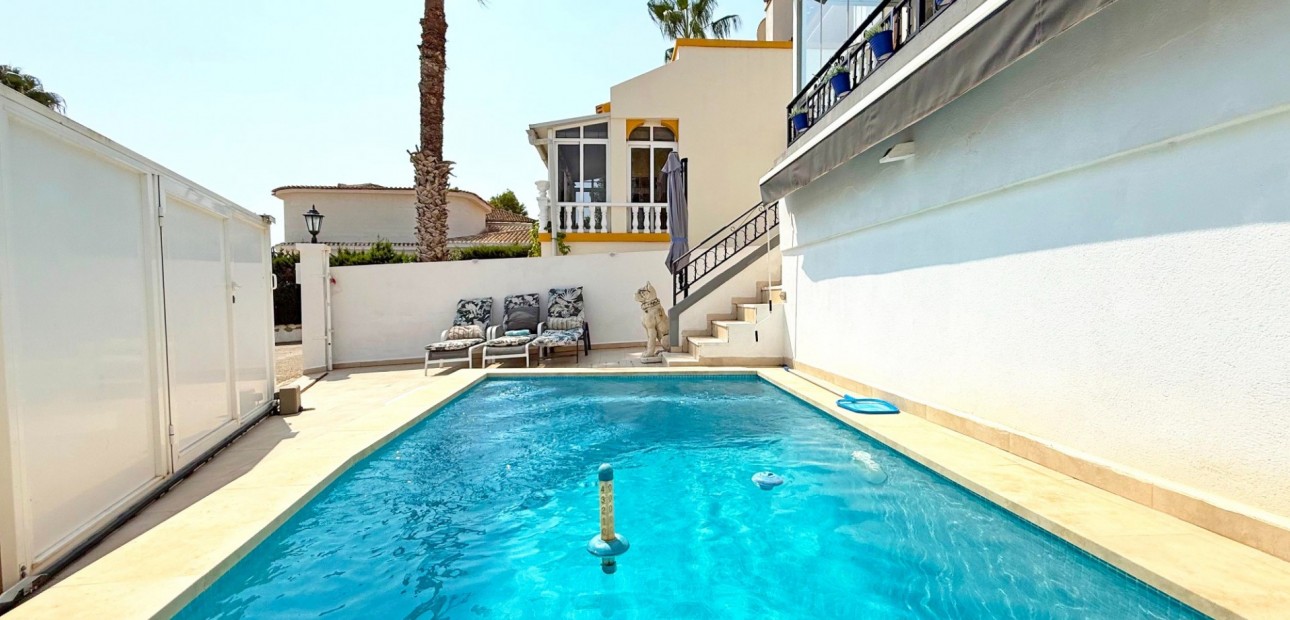 Sale - Detached Villa -
Orihuela Costa - Villamartin