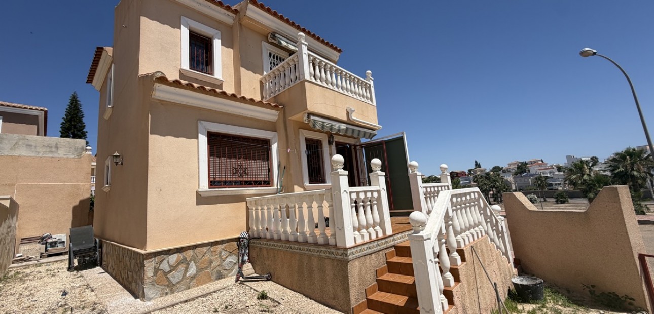 Sale - Detached Villa -
Orihuela Costa - Villamartin