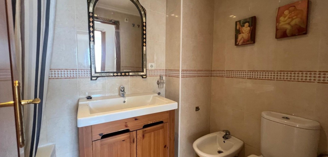 Sale - Apartment / flat -
Torrevieja - Centro